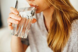 Beber agua durante la menopausia